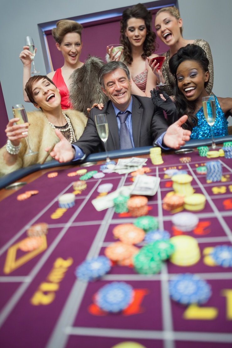 Sweet Bonanza slot display with cluster-pay symbols and bonus features